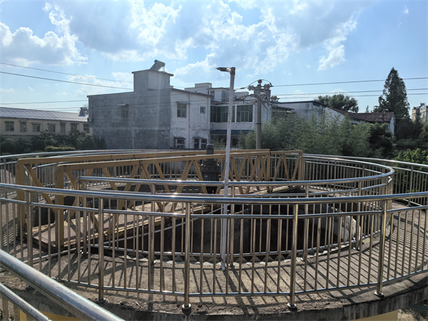 中心传动刮泥机